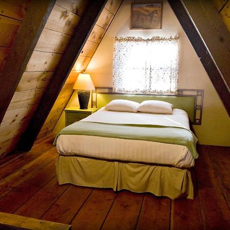 Cabins On Strawberry Hill Otel Pine Dış mekan fotoğraf