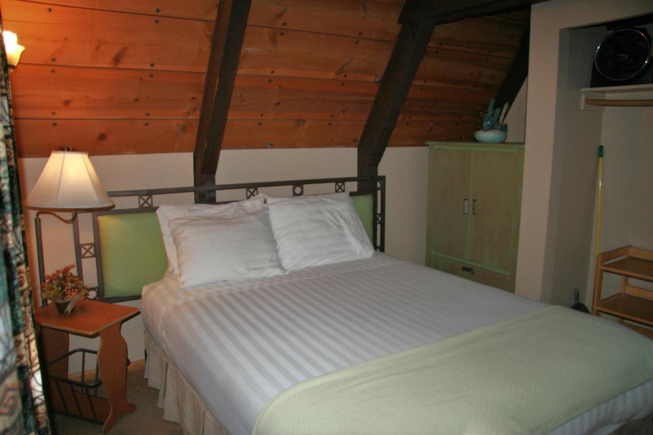 Cabins On Strawberry Hill Otel Pine Dış mekan fotoğraf