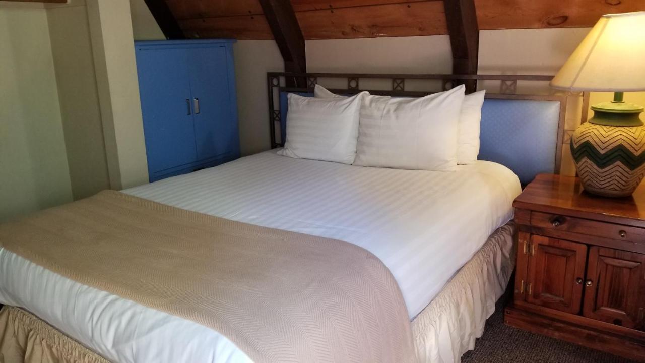 Cabins On Strawberry Hill Otel Pine Dış mekan fotoğraf