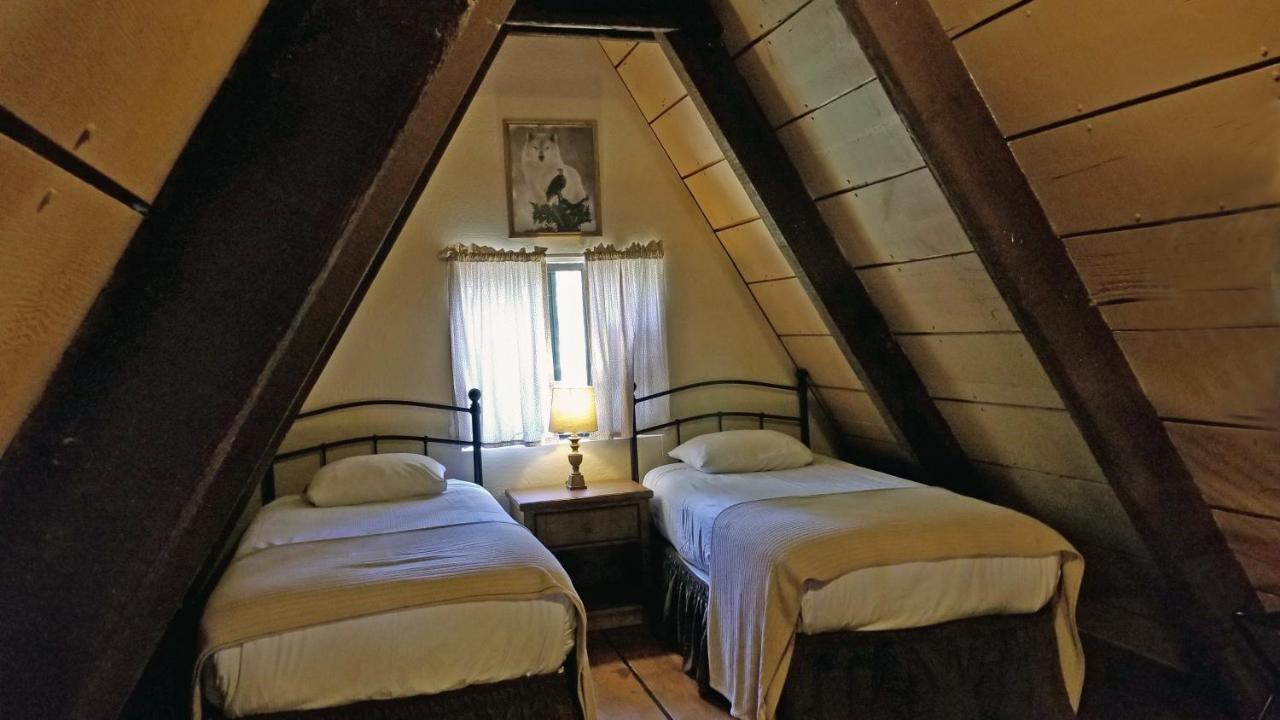 Cabins On Strawberry Hill Otel Pine Dış mekan fotoğraf
