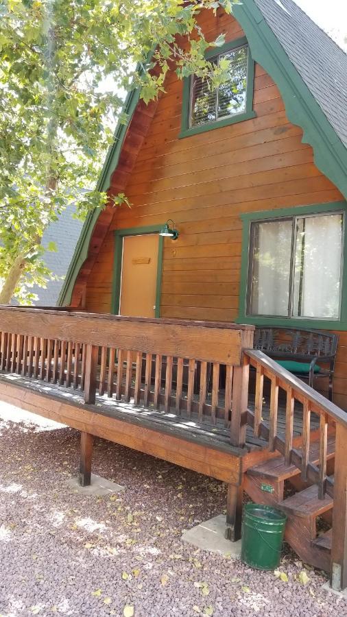 Cabins On Strawberry Hill Otel Pine Dış mekan fotoğraf