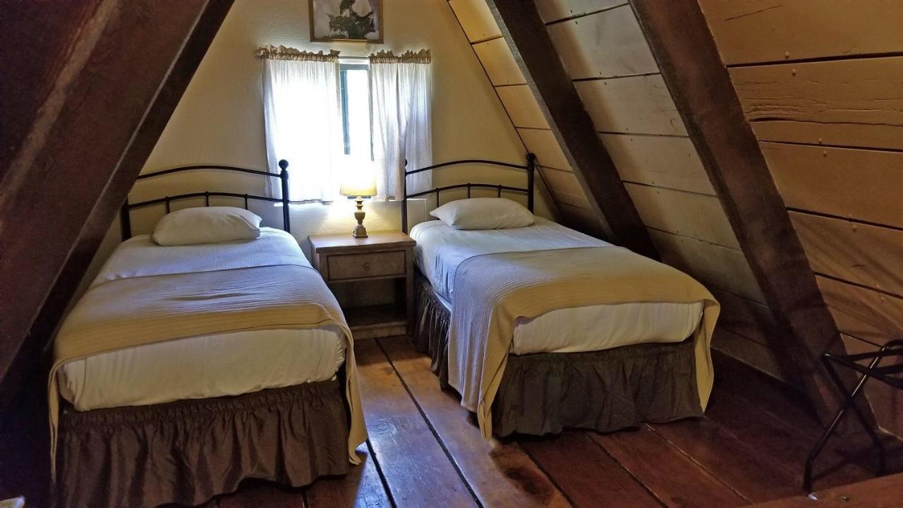 Cabins On Strawberry Hill Otel Pine Dış mekan fotoğraf